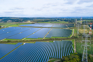 Vloga ETI v španski obnovljivi energiji: zaščita velikih sončnih parkov